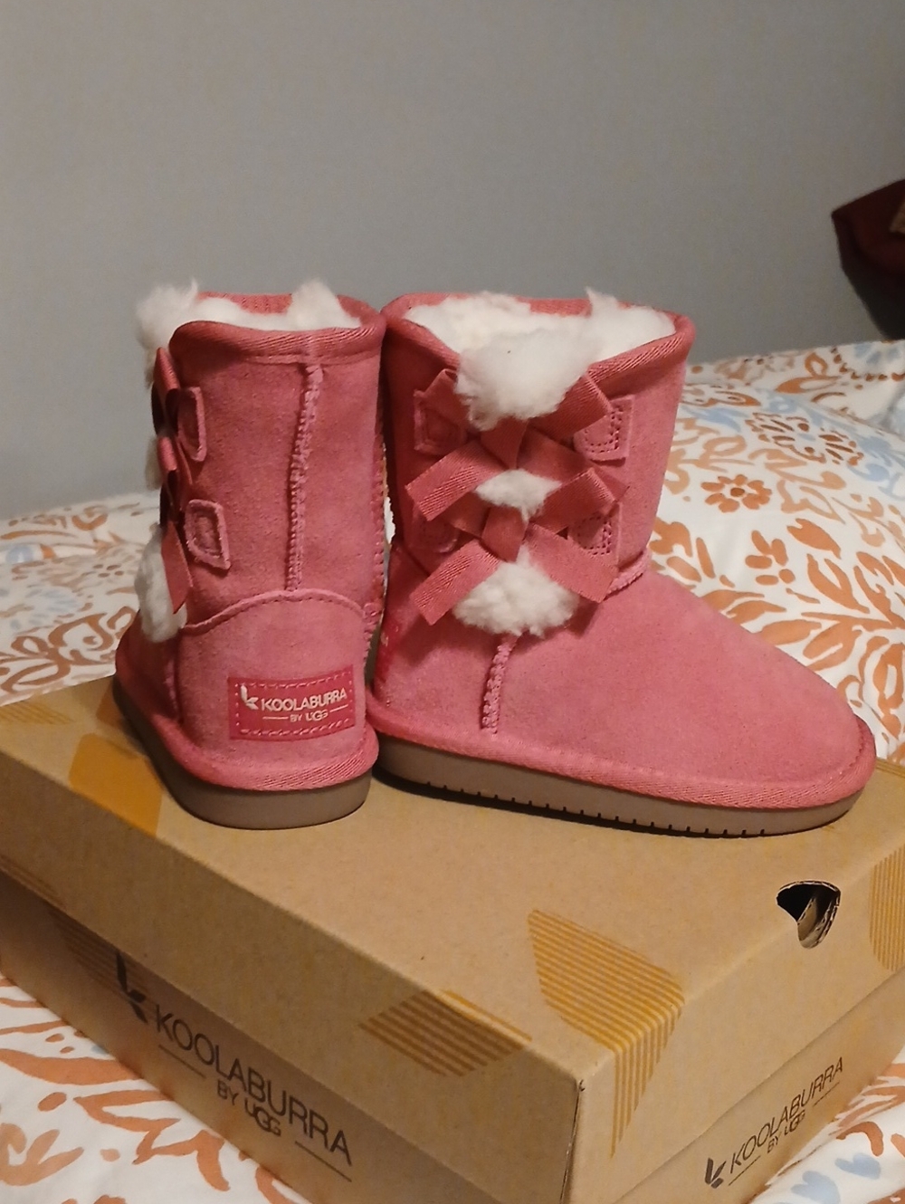 Koolaburra Pink Bow Faux-Fur Lined Toddler Boots. Size 5